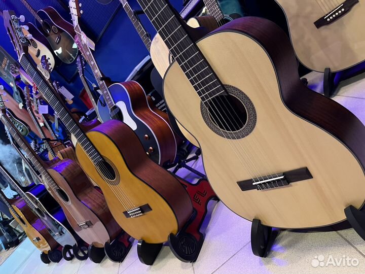 Классическая гитара, акустическая гитара