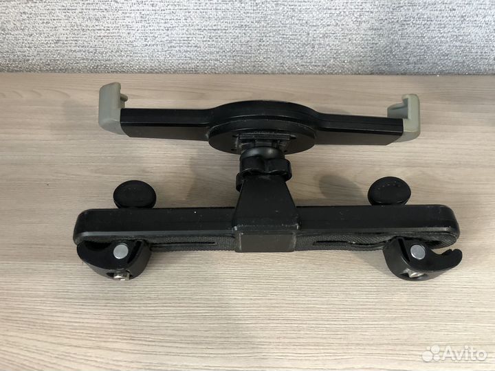 Держатель для планшета в авто