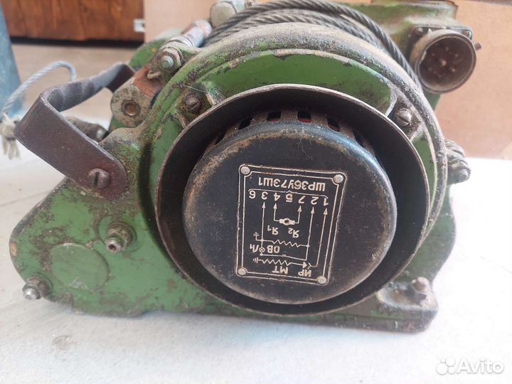 Лебедка электрическая автомобильная