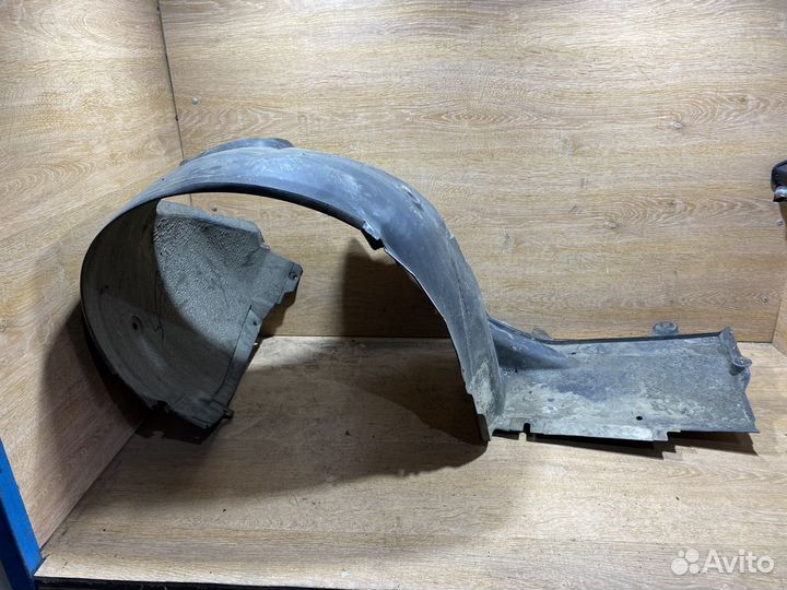 Подкрылок передний левый BMW E46 170483
