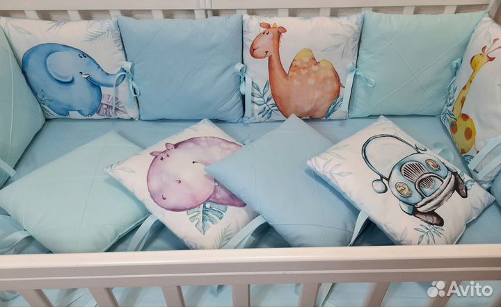 Бортики в детскую кроватку с панельками и пледиком