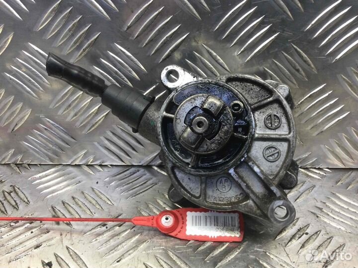 Насос вакуумный Mercedes C-klasse A6462300165; A64