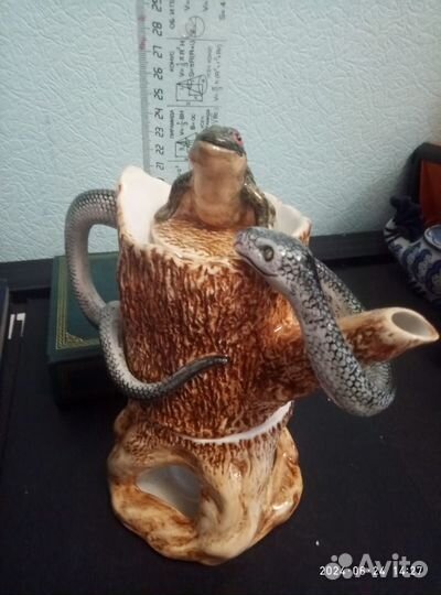 Фарфор чайники 1. Пень, Змей, лягушка; 2. Факир