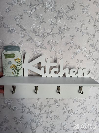 Вешалка декоративная для кухни