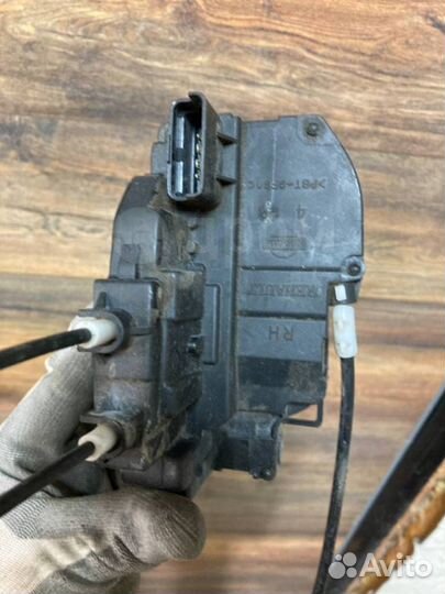 Замок двери передний левый Nissan murano Z50