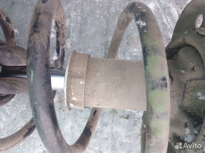 Стойка передняя Фольксваген Поло Шкода Рапид