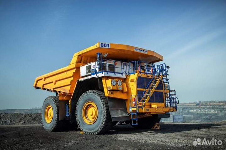 Водитель автомобиля белаз