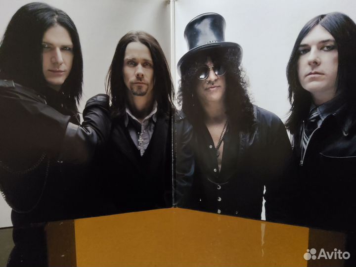 Slash Featuring Myles Kennedy - Apocalyptic Love