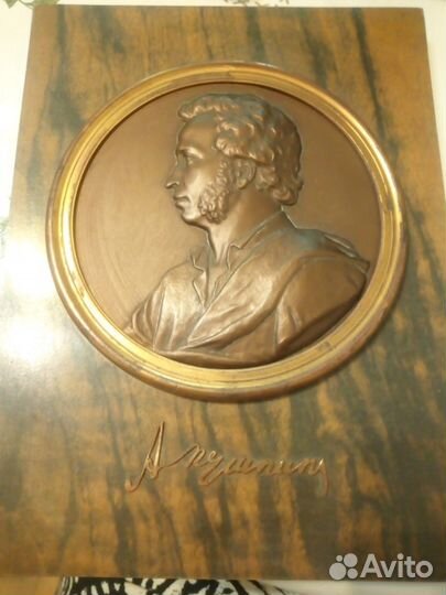 Барельеф А.С. Пушкина