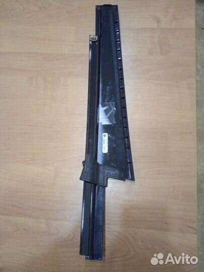 Накладка центральной стойки двери задняя левая Bmw