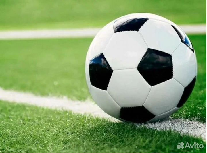 Мяч футбольный черно-белый новый