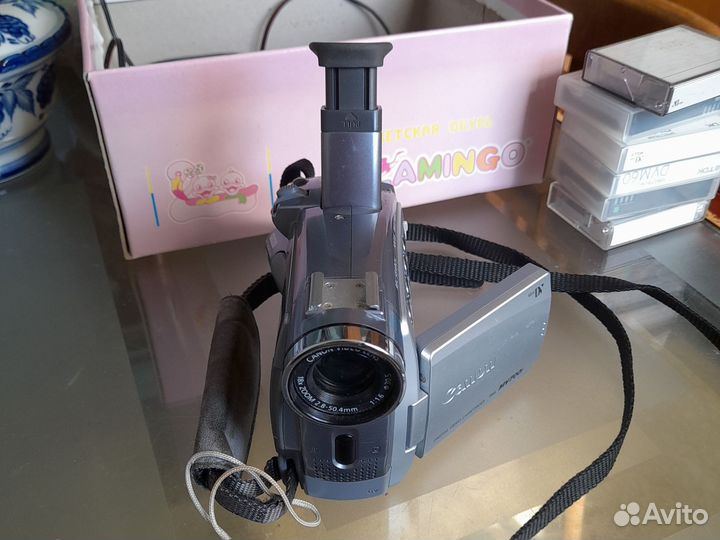 Цифровая видеокамера Canon MV 700i
