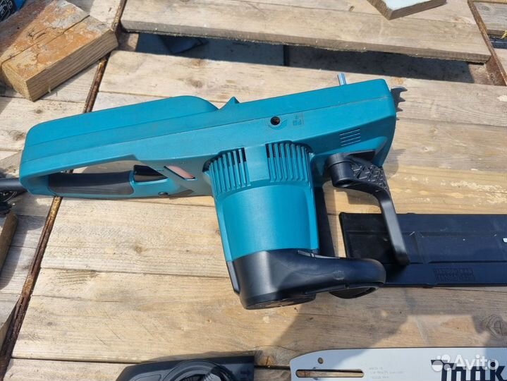 Электрическая цепная пила Makita UC4041A