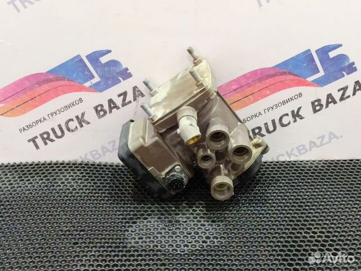 Кран управления тормозами прицепа