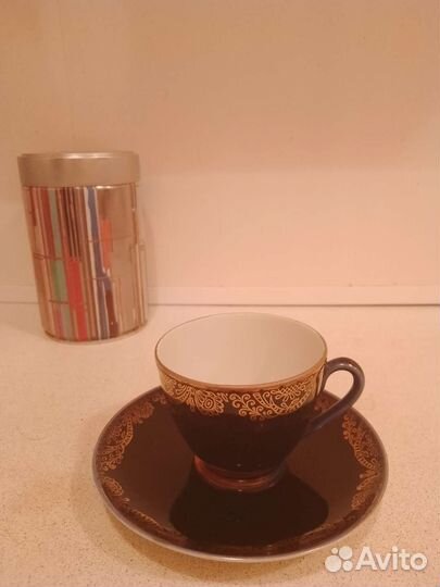 Чайное блюдце и чашка, крытые кобальтом, золочение