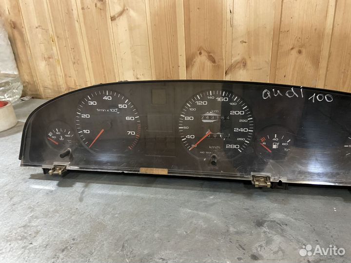 Панель приборов Audi 100