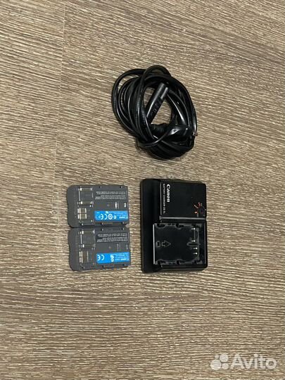 Зарядка для аккумуляторов canon и 2 аккумулятора