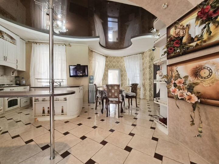 Дом 339,5 м² на участке 8,5 сот.