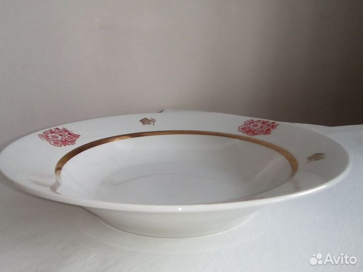 Тарелки фарфоровые