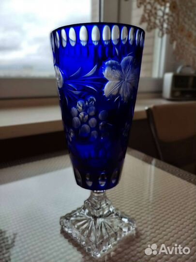 Хрустальная ваза на ножке