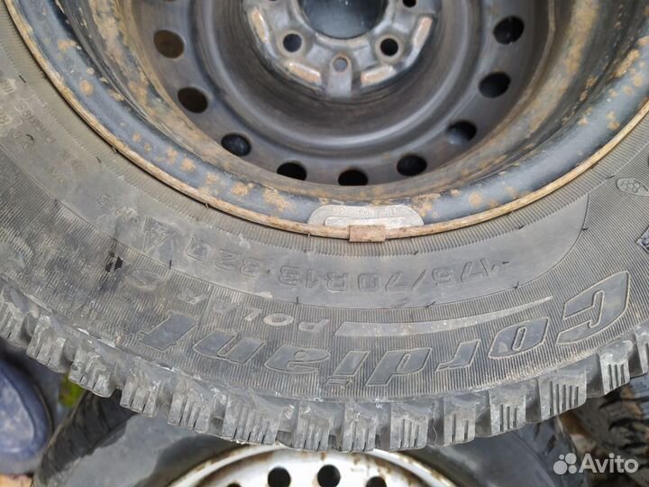 Зимняя нешипованная резина на дисках