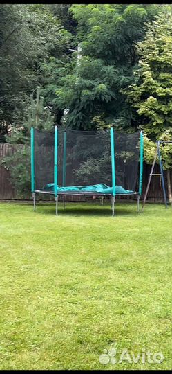 Батут с защитной сеткой