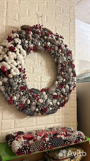 Рождественский венок и подсвечник