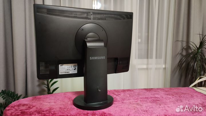 Монитор Samsung SyncMaster 2243WM (hdmi,dvi-d,vgа)