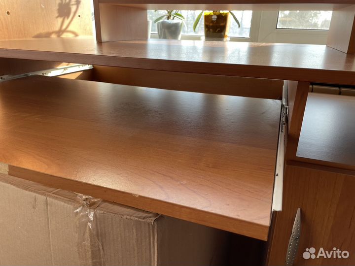 Письменный стол