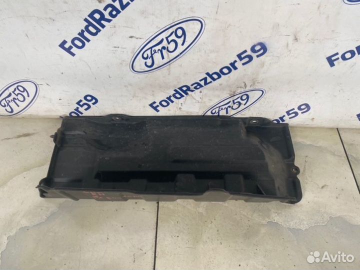 Дефлектор радиатора передний правый Suzuki Swift