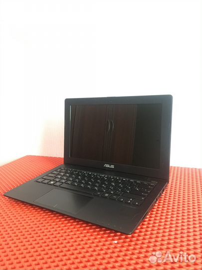Ноутбук Asus x200m на запчасти