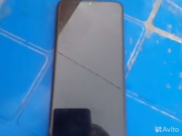 Samsung A10 на 32gb 4оперативы с коробкой