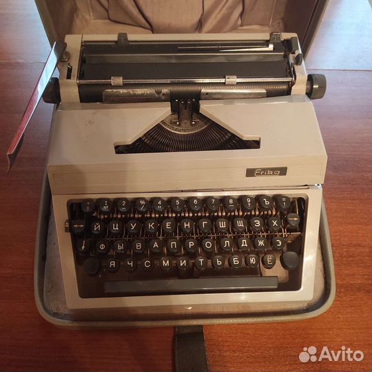Печатная пишущая машинка
