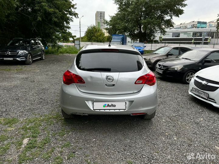 Opel Astra 1.6 МТ, 2012, 210 000 км