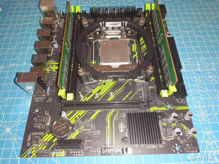 Материнская плата с процессором и памятью