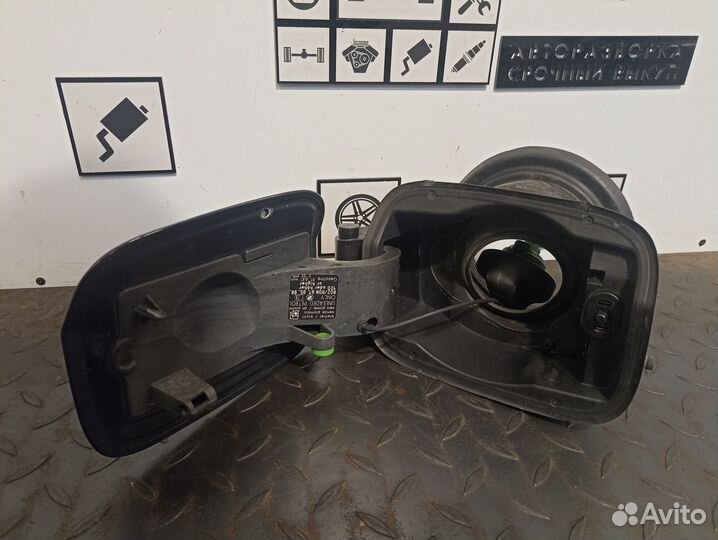 Лючок бензобака для BMW X5 E70