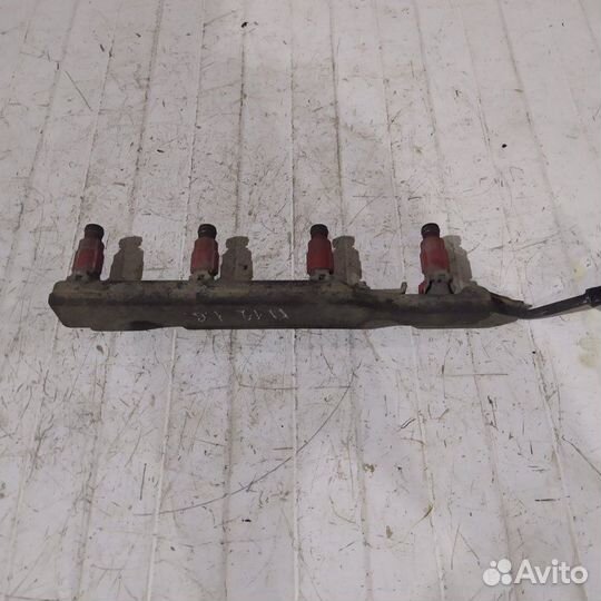 Топливная рампа Nissan Primera P 12 1 2002