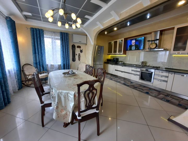 Коттедж 757,5 м² на участке 11,1 сот.