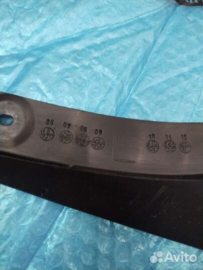 Брызговик Rav 4 (3) передний левый 76622-42090