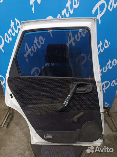 Опель Вектра Б дверь задняя левая белая