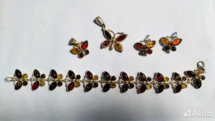 Комплект из янтаря Бабочки