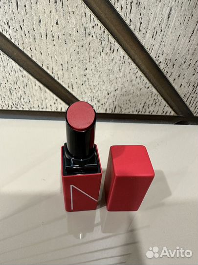 Матовая помада nars