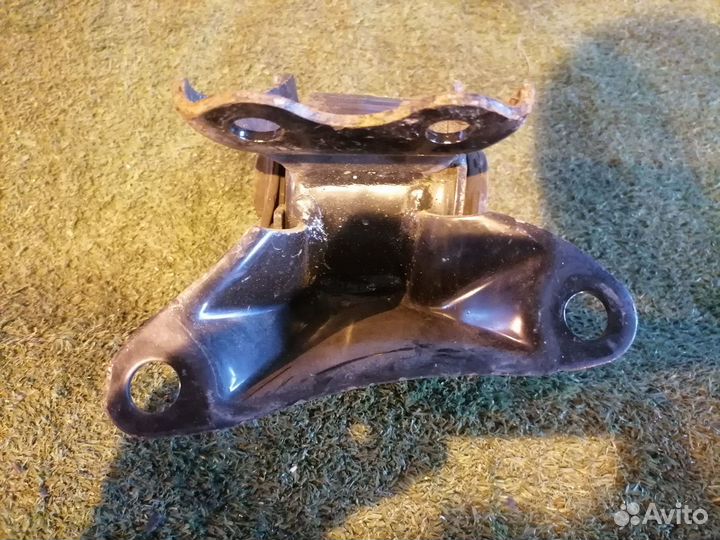 Опора двигателя (подушка двс) передняя левая GS1G