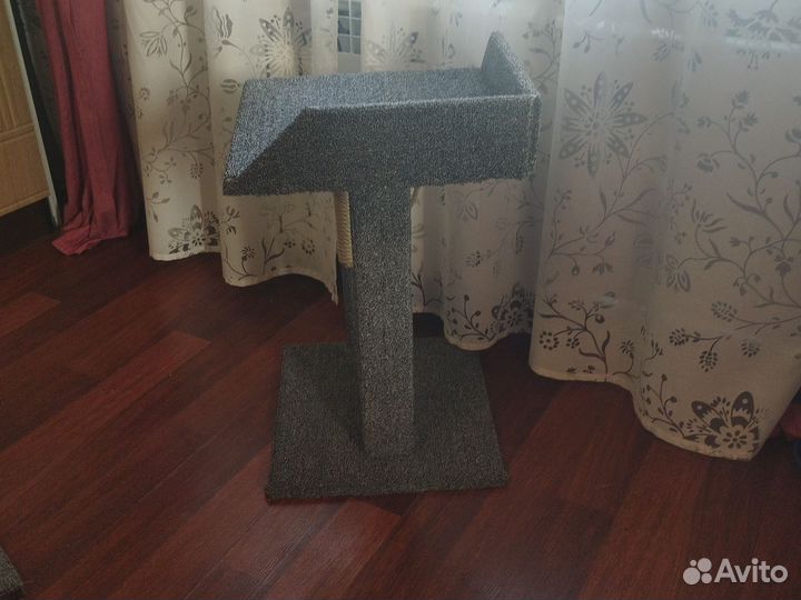 Когтеточка новая столбик с лежанкой