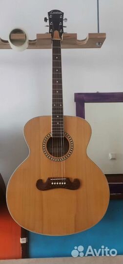 Акустическая гитара