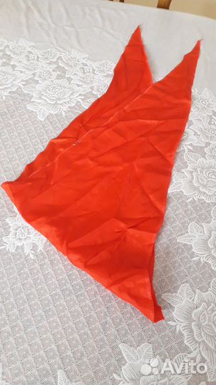 Школьный фартук и пионерский галстук