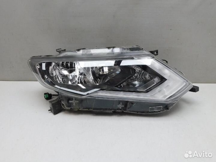 Фара правая Nissan X-Trail