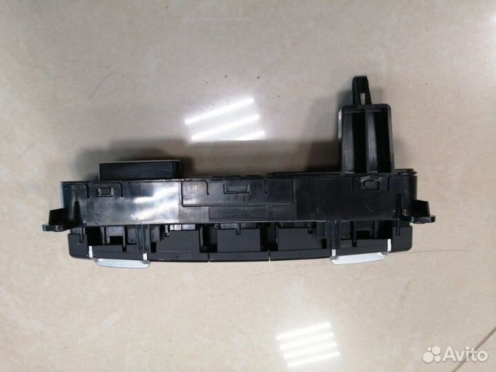 Блок кнопок Kia Stinger седан G4KL 2019