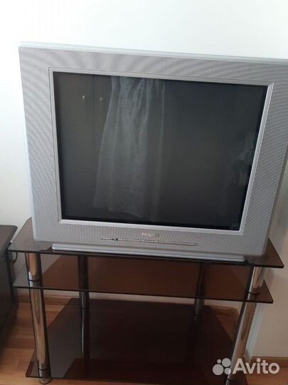 Телевизор с подставкой