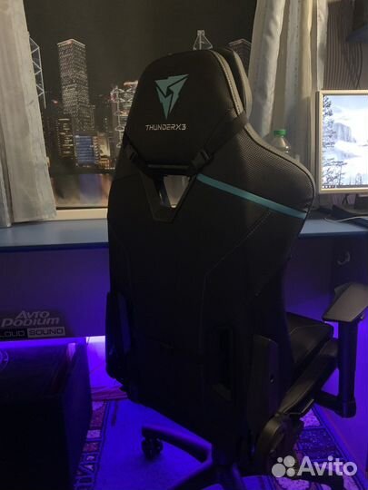 Игровое кресло Thunder x3
